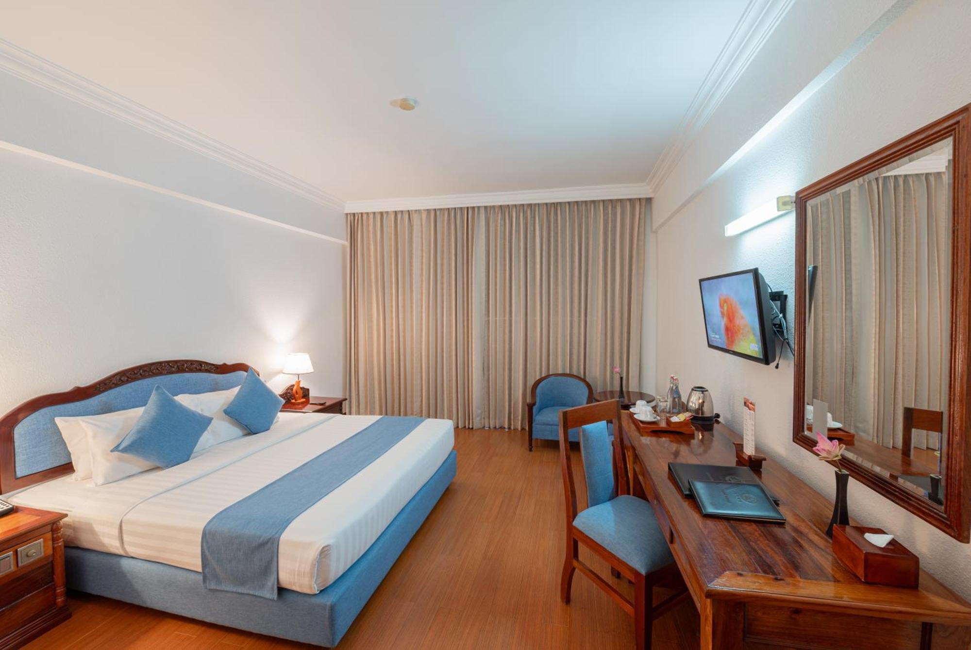 Somadevi Angkor Premium Hotel Сием Реап Екстериор снимка