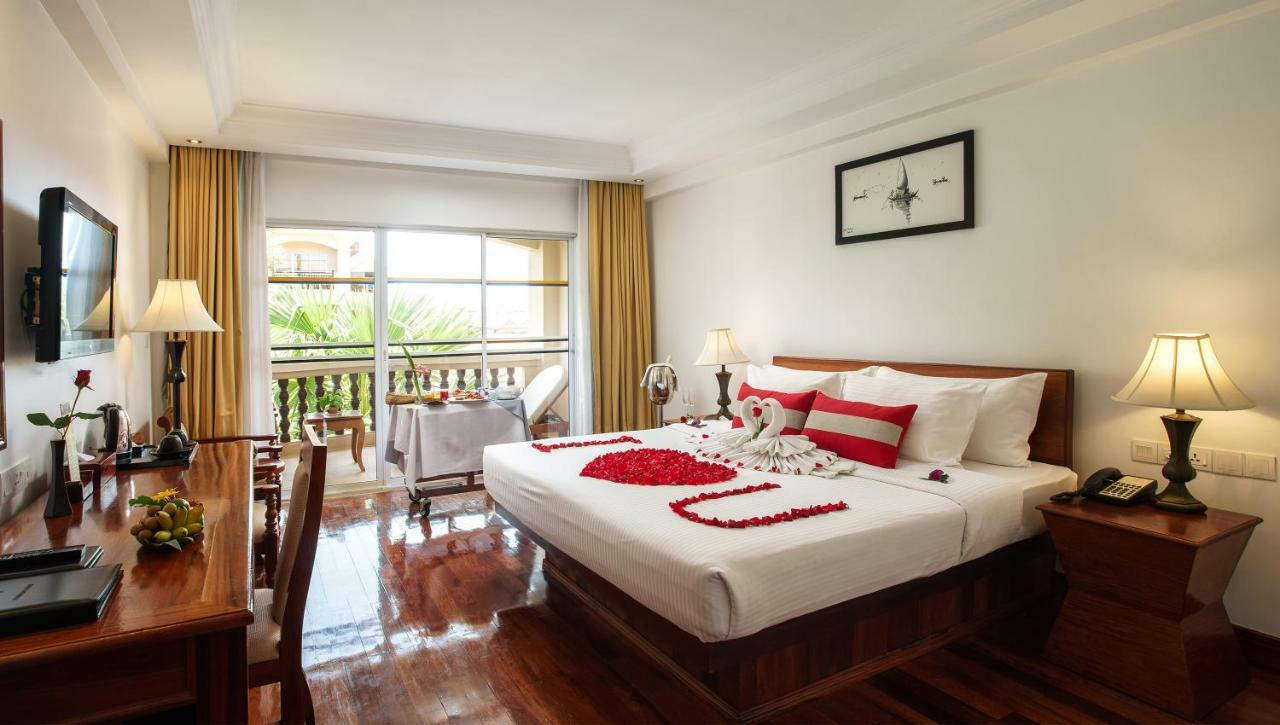 Somadevi Angkor Premium Hotel Сием Реап Екстериор снимка